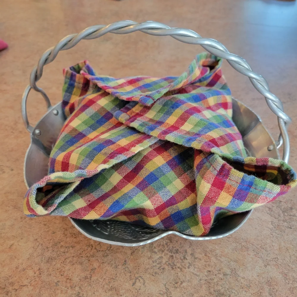 Everlast Forged Aluminum Basket with Handle ~ Grapes ~ Versatile Serveware